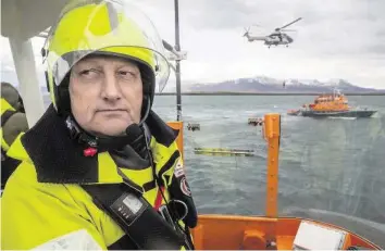  ?? LUMINOX ?? Wasserrett­ung vor Reykjavik: Ein Rescue-Team der ICE-SAR übt für den Ernstfall.