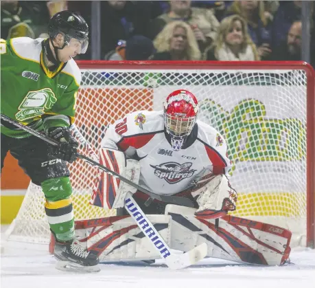  ?? MIKE HENSEN/ FILES ?? Spitfires goalie Xavier Medina worked his way into the starter's role in his rookie season and finished with a 17-11-4-0 record.