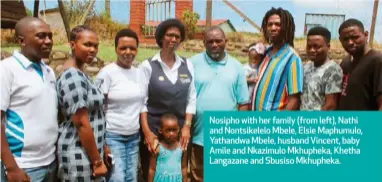  ??  ?? Nosipho with her family (from left), Nathi and Nontsikele­lo Mbele, Elsie Maphumulo, Yathandwa Mbele, husband Vincent, baby Amile and Nkazimulo Mkhupheka, Khetha Langazane and Sbusiso Mkhupheka.