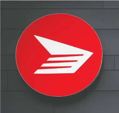  ?? DARRYL DYCK / THE CANADIAN PRESS FILES ?? In one class-action lawsuit, customers accuse Canada Post of violating the Competitio­n Act's anti-drip-pricing
provision, with the 24.5 per cent fuel surcharge it adds to shipping charges