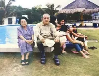  ??  ?? Priscilla and Ricardo in Calatagan with some of their grandkids in the early 1990s.