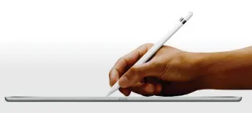  ??  ?? Der Apple Pencil soll das iPad Pro zum optimalen Arbeits-Tablet für Kreative machen. Es gibt schon Apps – von Adobe zum Beispiel – speziell für den Stift. Allerdings kostet er 109 Euro zusätzlich.