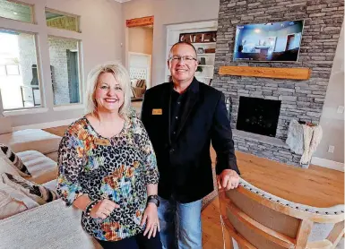  ?? [PHOTO BY STEVE SISNEY, THE OKLAHOMAN] ?? Amy and Dan Reeves show Landmark Fine Homes’ “voice-controlled” concept home at 741 Villaverde Drive in Norman.