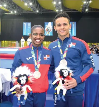  ?? CORTESÍA COLIMDO ?? Yamilet Peña y Audrys Nin Reyes posan con sus medallas.