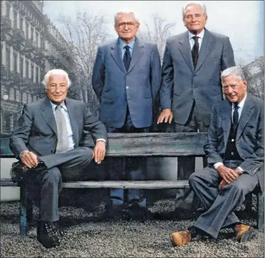  ??  ?? HISTORIA. Gianni Agnelli, Chiusano (presidente del 90 a 2003), Boniperti y Umberto Agnelli, en el ‘banco.’