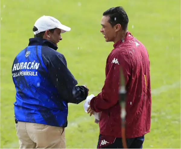  ?? RAFAEL PACHECO ?? En octubre del año anterior, Jeaustin Campos (en ese momento técnico de Jicaral) se enfrentó a Wálter Centeno.