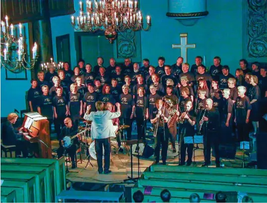  ?? FOTO: ARKIV ?? Mandal Kantori avbildet i Mandal kirke for noen år siden da de hadde konsert sammen med Ytre Suløens Jazz-ensemble.