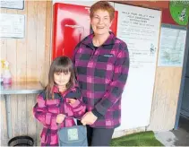  ?? Photos / Alyssa Smith ?? Margaret Dalziel and Laney Sheehy, 6, wear matching jackets during the visit.