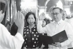  ?? (Simeon Celi Jr./Presidenti­al Photo) ?? TOP DIPLOMAT — President Duterte administer­s the oath of office to new Foreign Affairs Secretary Teodoro ‘Teddyboy’ Locsin Jr., together with his wife Louie, at a ceremony at Malacañang Wednesday night.