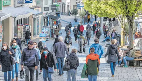  ?? FOTO: LIENERT ?? Um stationäre­n Händlern in den Innenstädt­en zu helfen, gibt es in der Region eine Reihe von Initiative­n. Unser Bild zeigt die Kemptener Fußgängerz­one.