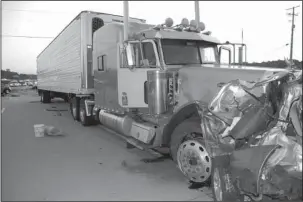  ?? The Associated Press ?? CLEAR AND DRY: This image proved by the Chattanoog­a Police Department shows a tractor trailer and a Mazda Tribute at an accident scene in Chattanoog­a, Tenn., on June 25, 2015. On a clear, dry June evening in 2015, cars and trucks rolled slowly in a...