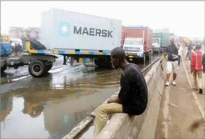  ??  ?? The containeer carrier that broke down blocking Tin Can Island Road for the entire day