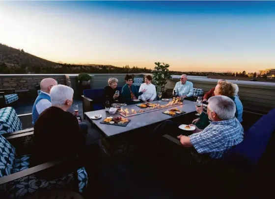  ?? THOMAS BOYD ?? Above: The rooftop terrace features three fire pits. Below left: Scheduled fitness classes with a full-time instructor and trainer are all included in the monthly rent. Below right: The Alexander offers fine dining, a casual bistro and pub fare.