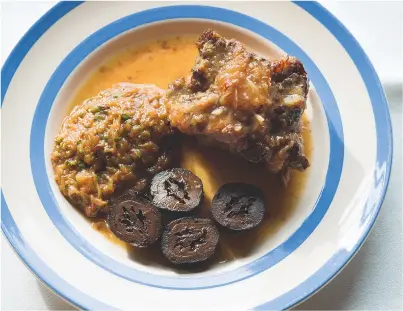  ??  ?? Keep it simple: the combinatio­n of oxtail and onions has more than enough flavour for this dish