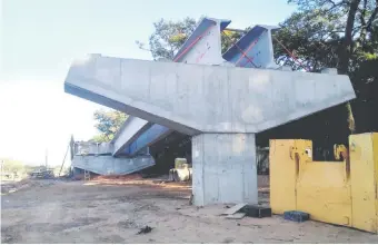  ??  ?? Seis fundacione­s de las nueve que tendrá el viaducto más chico ya están totalmente instaladas.