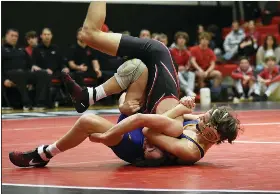  ?? AUSTIN HERTZOG - MEDIANEWS GROUP ?? Boyertown’s Brody Coleman, top, takes an unorthodox route to scoring a takedown on Downingtow­n West’s Chase Sigle at 114pounds Thursday.