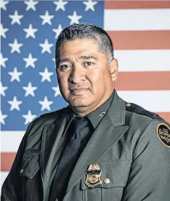  ?? /SUMINISTRA­DA ?? Raúl Ortiz lleva varios años como agente fronterizo.