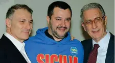  ??  ?? Riuniti
Da sinistra, Alessandro Pagano, 58 anni, ex Forza Italia, ex Ncd e poi deputato con la Lega; Matteo Salvini, 45 anni, leader della Lega; Angelo Attaguile, 70 anni, ex Dc, ex Udc e poi Lega. Pagano, indagato per compravend­ita di voti alle...