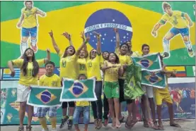  ??  ?? LA GRAN FIESTA EN RÍO DE JANEIRO. Casi seis millones de personas acudieron al Carnaval de la ciudad brasileña.