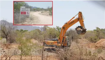  ??  ?? WORK IN PROGRESS . . . Earthmovin­g machinery carrying out diamond exploratio­n work on Wednesday at the new Murazvu Village A site near Wengezi business centre along the Mutare-Masvingo Highway. (Inset) Signpost installed by ZCDC within the area undergoing exploratio­n.
