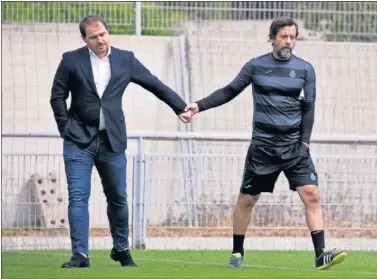  ??  ?? DE LA MANO. Jordi Lardín y Quique Sánchez Flores juntos en la Ciudad Deportiva.