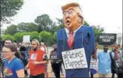  ?? REUTERS ?? AntiTrump protesters march in front of the White House.