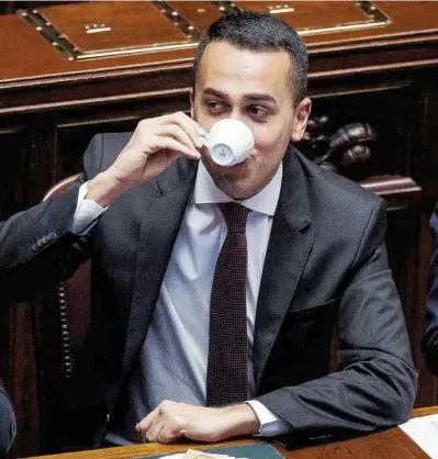  ??  ?? Al governo Luigi Di Maio, neo vice premier e ministro dello Sviluppo e del Lavoro