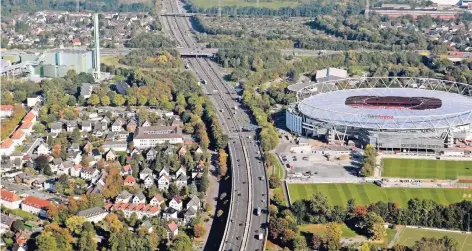  ?? FOTO: UM ?? Die Stelze könnte in Küppersteg (Foto) zumindest durch einen kurzen Tunnel ersetzt werden. Lauterbach sagt: „Geht wohl nicht wegen des starken Gefälles.“