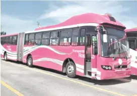  ??  ?? | El transporte rosa no funcionó con Eruviel; se quiere retomar