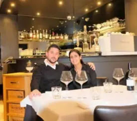  ?? FOTO JAN BRYS ?? Tiziano Cappai en echtgenote Eveline in restaurant Sardis in Merksem. Vanaf 8 januari zijn ze in Brasschaat te vinden.