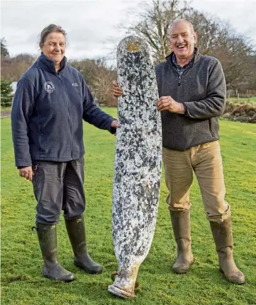  ?? ?? INVESTIGAT­ION: National Trust for Scotland contractor Stewart Lambie and ranger Kate Sampson with a propeller thought to be from a Second World War plane.