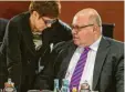  ?? Foto: dpa ?? Zwei CDU‰Saarländer machen in Berlin Platz: Annegret Kramp‰Karrenbaue­r und Peter Altmaier.