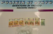  ??  ?? Il sequestro La polizia ha trovato nella casa mezzo chilo di eroina, cocaina e denaro