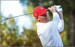  ?? MIKE CHRISTY/ARIZONA ATHLETICS ?? Brad Reeves takes a shot on Day 3 of the Arizona Invitation­al on Jan. 27. Reeves, a Lodi High graduate, won the Pac-12 championsh­ip this week.