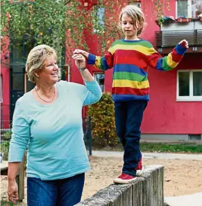  ?? — dpa ?? A German study has found that grandparen­ts who spend time looking after their grandchild­ren live longer than those who don’t, or who don’t have grandchild­ren.