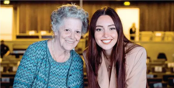  ?? (Foto Bellucci / MONK Media) ?? La scienziata e l’influencer Amalia Ercoli Finzi, prima laureata in Italia in ingegneria aeronautic­a, e la youtuber Camihawke,