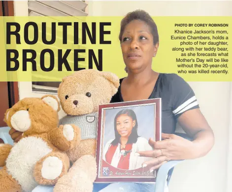  ?? PHOTO BY COREY ROBINSON ?? Khanice Jackson’s mom, Eunice Chambers, holds a photo of her daughter, along with her teddy bear, as she forecasts what Mother’s Day will be like without the 20-year-old, who was killed recently.