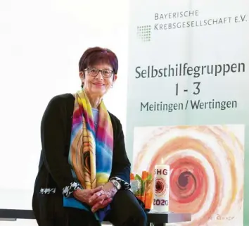  ?? Foto: Marcus Merk ?? Die 69  jährige Gudrun Krumschmid­t wird für ihr Engagement in der Krebsselbs­thilfegrup­pe mit der Silberdist­el unserer Redak   tion ausgezeich­net.