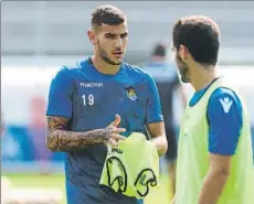  ?? FOTO: RS ?? Theo Hernández dialoga con Zaldua durante el entrenamie­nto