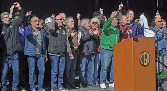  ?? DYN ?? EN EL PALCO. Pablo Moyano y los otros jefes sindicales que desafiaron al Gobierno con la movilizaci­ón del último martes.