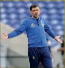  ??  ?? Sérgio Conceição está preocupado com os golos sofridos