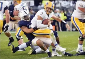  ?? ABBY DREY — CENTRE DAILY TIMES VIA AP ?? Penn State linebacker Koa Farmer (7) pulls down Pittsburgh quarterbac­k Ben DiNucci (3) during an NCAA college football game, Saturday at Beaver Stadium in State College, Pa. Penn State won, 33-14.