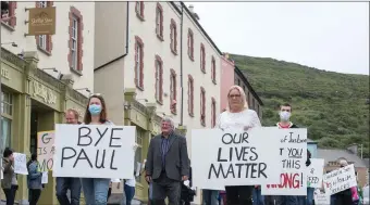  ?? Photo by Christy Riordan. ?? Protesters on the streets of Cahersivee­n last Thurday calling once again for the centre to be closed. This is the third such protest in the town since the first cases of Covid-19 were confirmed at the centre.