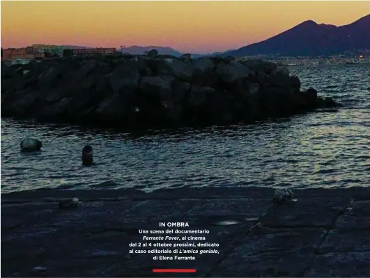  ??  ?? IN OMBRA Una scena del documentar­io Ferrante Fever, al cinema dal 2 al 4 ottobre prossimi, dedicato al caso editoriale di L’amica geniale, di Elena Ferrante