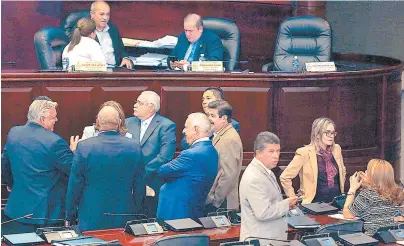  ?? FOTOS: EL HERALDO ?? En lo que va de este período legislativ­o el Congreso Nacional ha sido escenario de grandes debates debido a la polarizaci­ón de este poder del Estado, donde ningún partido tiene mayoría simple ni calificada.