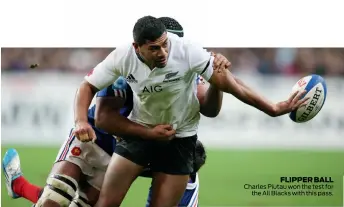  ??  ?? FLIPPER BALL Charles Piutau won the test for the All Blacks with this pass.