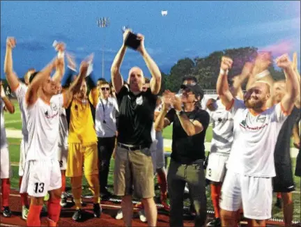  ?? BRIAN HUBERT — DAILY FREEMAN ?? Kingston Stockade FC coach David Lindholm holds up the NPSL Atlantic White Conference championsh­ip trophy after team's victory over Hartford City FC Saturday night at Dietz Stadium. Standing next to Lindholm is club chairman Dennis Crowley.