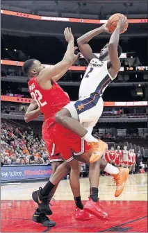  ?? [ARMANDO L. SANCHEZ/CHICAGO TRIBUNE] ?? Keyshawn Woods, left, draws a charging foul against Illinois forward Kipper Nichols on Wednesday in Chicago. Woods led the Buckeyes with 18 points in their Big Ten victory. He enjoyed atmosphere, which he likened to the NCAA Tournament.