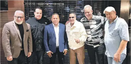 ?? ?? Desde la izquierda, Henry García, José Antonio Hernández, Valerio de León, Kinito Méndez, Mariano Lantigua y Lupe Valerio durante el encuentro de Sgacedom.