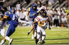  ?? NATE HECKENBERG­ER - FOR MEDIANEWS GROUP ?? Coatesvill­e’s Dowayne Molina runs in for a six-yard touchdown in the third quarter.